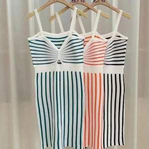 Vestido ajustado de tirantes finos tejido a rayas para mujer - Product Image 4