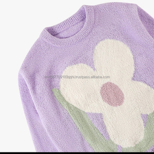 Conjunto de Pijama de Terciopelo Suave para Otoño e Invierno, con Suéter de Manga Larga y Pantalones Largos, Diseño Floral Dulce y Cálido - Product Image 3