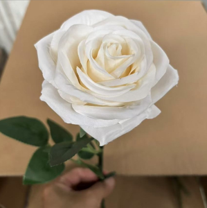 Rosa Artificiale a Stelo Singolo in Colori Nude, Fiori di Seta per Decorazioni Matrimoniali - Product Image 3