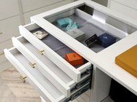 Dressing de Luxe avec Coiffeuse, Système de Rangement Personnalisé et Meuble de Toilette pour Chambre Parentale