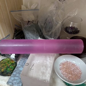 พลอยทับทิมสีชมพูสังเคราะห์รูปทรงกระบอก น้ำหนัก 1 กิโลกรัม วัตถุดิบแซฟไฟร์สังเคราะห์สำหรับเจียระไน ลูกปัดพลอยหลวม - Product Image 3