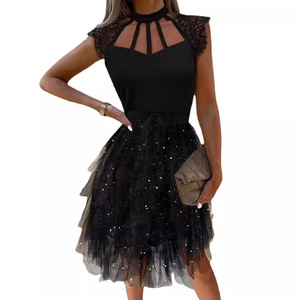 Robe de soirée noire élégante à col croisé en maille transparente superposée avec découpes, jupe courte taille mi-haute, style tendance et raffiné - Product Image 5
