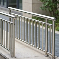 Système de garde-corps de chaussure moderne en aluminium pour l'extérieur Balustrade en verre sans cadre à canal en U avec installation de bricolage pour les balcons