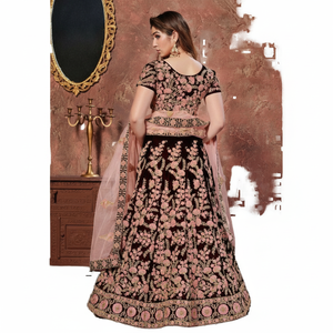 Lehenga Choli de mariée en soie de velours marron foncé avec des robes de mariée à broderie de fil - Product Image 1