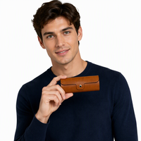 Étui à lunettes carré en PU semi-rigide, grande capacité, avec bouton-pression, motif uni, pour le rangement des lunettes de soleil