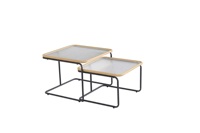 Table basse moderne du milieu du siècle avec plateau en verre et cadre en métal, utilisation domestique, meubles de salon, décoration en rotin