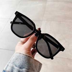 Gafas de sol cuadradas Qianai para mujer, lentes de PC con protección UV400, tipo 3, con remaches punteados irregulares, gafas de moda para conducir - Product Image 4