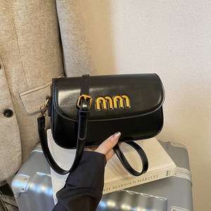 Sac à bandoulière et à main pour femme, style coréen, design de niche, en PU, avec chaîne et fermoir, collection Printemps 2026, taille moyenne - Product Image 1