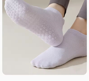 Chaussettes de Pilates personnalisées de haute qualité, antidérapantes, avec grip, pour femmes, chaussettes de barre, avec logo personnalisé, chaussettes de cheville en gros - Product Image 6