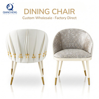 Chaise de salle à manger de luxe en tissu jacquard, dossier en cuir plissé, rivets dorés, pieds dorés, style rococo français, pour villa et hôtel, fabrication OEM