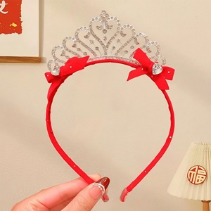 Nuova <span class=keywords><strong>Fascia</strong></span> per Capelli <span class=keywords><strong>Rossa</strong></span> con Corona per Bambina 2026, Accessorio per Capelli per Feste di Capodanno - Product Image 3