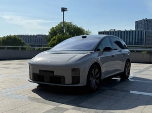 Auto Eléctrico I8 Estándar de Seis Plazas con Motor Dual de 400kW y Tracción en las Cuatro Ruedas, Aceleración Suave y Potente de 0 a 100 km/h en 4.5s - Product Image 2