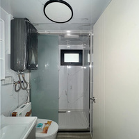 Installation d'une maison conteneur en bois préfabriquée en acier, entièrement meublée, 2 chambres, 1 salle de bain, pliable et extensible