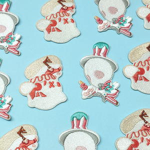 Personalizado Tecido Sew-On Emblemas Bordados Low MOQ Tecido Bordado Patches Flor Forma para Vestuário para Vestuário - Product Image 3