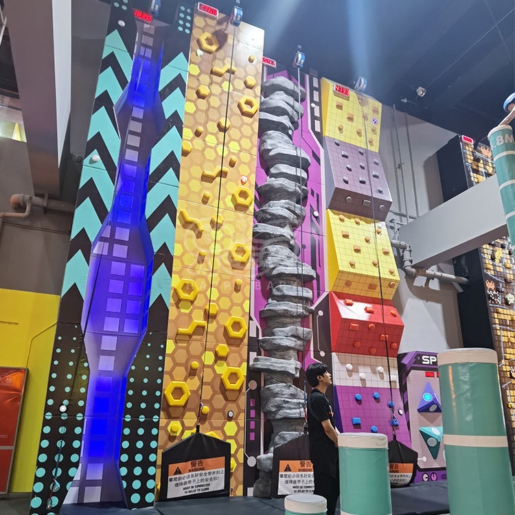Colorful Amusement Adventure Climbing Park Equipment