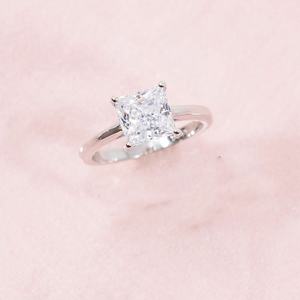 Женские обручальные кольца с фианитами - Product Image 4