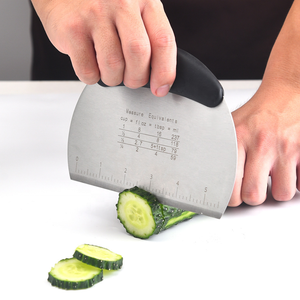 Caliente suave respetuoso con el medio ambiente de acero inoxidable masa harina pastel raspador pastelería cortador con escala de medición herramienta de cocina - Product Image 2