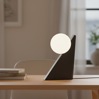 Lampe de table LED moderne minimaliste simple avec base triangulaire en verre |   Interrupteur à bouton-poussoir blanc chaud, lumière ambiante décorative