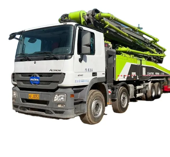 China Sinotruck Howo usou caminhão de bomba de concreto com carga automática de 65m para venda