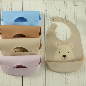 도매 사용자 정의 실리콘 아기 수유 턱받이 방수 식품 학년 실리콘 턱받이 어린이를위한 개인화 된 만화 브랜드 디자인 - Product Image 4