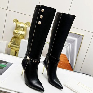 Botas de tacón de aguja de lujo personalizadas para mujer, de gamuza, con punta, hasta la rodilla, de cuero, con hebillas decorativas, botines largos, tacones finos de metal. - Product Image 6