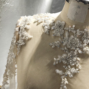 Chaqueta de Novia <span class=keywords><strong>Bolero</strong></span> RSJ151, Tul Color Nude con Apliques de Encaje con Cuentas de Cristal Plateadas, Mangas Largas, Escote Redondo, Botones - Product Image 2