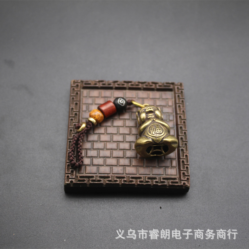 Lucky Pig (Black Auspicious Cloud Beaded Clasp)