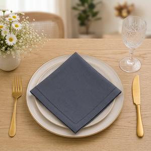 Serviette en lin de qualité supérieure. Serviette de table élégante en tissu gris anthracite foncé avec double ourlet festonné pour hôtel - Product Image 1