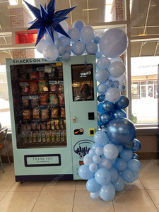 Lớn thương mại kết hợp thang máy máy bán hàng tự động lạnh đồ uống & đồ ăn nhẹ với màn hình cảm ứng lớn & Hệ thống thanh toán tiền xu - Product Image 4