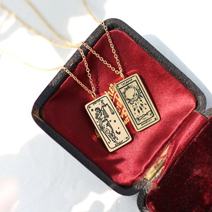 Collier pendentif carte de tarot pour femme en acier inoxydable plaqué or, serti clos, forme papillon, chaîne tendance, cadeau pour la vie quotidienne - Product Image 5