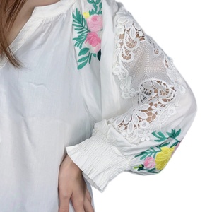 Chemisier ample brodé à manches longues en coton et lin blanc pour femme – Collection été OEM - Product Image 6