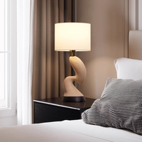 Lampe de chevet créative en bois avec abat-jour en tissu en forme de S pour salon, hôtel, chambre à coucher, lampe de table décorative moderne