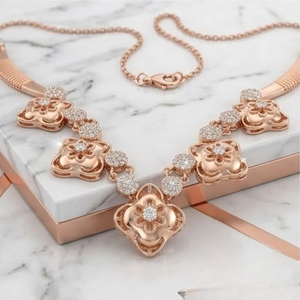 Ensemble de collier floral en argent 925 plaqué or rose italien avec boucles d'oreilles assorties serties de cristaux, bijoux de créateur pour femmes - Product Image 2