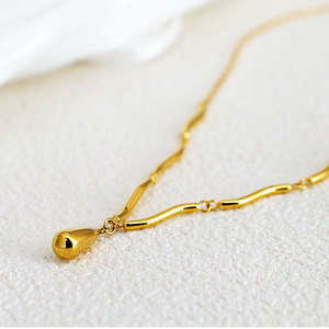 สร้อยคอแฟชั่นสำหรับผู้หญิง จี้รูปหยดน้ำโค้งเคลือบทอง 18k ทำจากสแตนเลสสตีล 316L กันน้ำและป้องกันการหมอง - Product Image 5