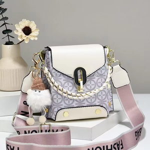 Sacs à bandoulière tendance pour filles, sacs à main pour femmes, sacs pour téléphone portable avec pompon – Nouveauté en gros - Product Image 1