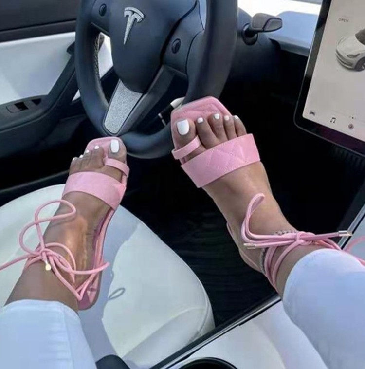 2021 New Trendy Women Slip-On Entry Toe Stopper Ring Square Toe Wrap Around Ankle Lace Up Flat Sandals