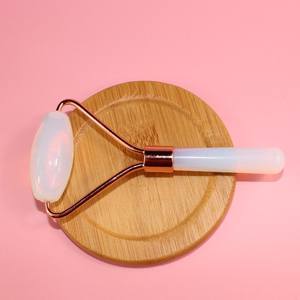 Ensemble d'outils de massage du visage avec logo personnalisé Rouleau de jade en cristal naturel et Gua Sha anti-âge et blanchissant pour le visage - Product Image 3