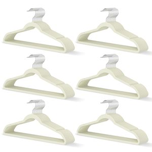 Vente d'usine : Ensemble de cintres en velours noir très polyvalents pour costumes - Product Image 1