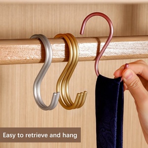 Double <span class=keywords><strong>crochet</strong></span> <span class=keywords><strong>métallique</strong></span> multifonctionnel <span class=keywords><strong>en</strong></span> alliage d'aluminium <span class=keywords><strong>de</strong></span> 5mm d'épaisseur <span class=keywords><strong>en</strong></span> <span class=keywords><strong>forme</strong></span> <span class=keywords><strong>de</strong></span> <span class=keywords><strong>S</strong></span> pour les vêtements pour accrocher les chapeaux, les chaussettes, les pantalons et les écharpes. - Product Image 3