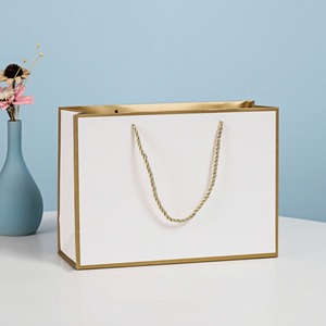 Sacs cadeaux en papier écologiques de luxe personnalisés <span class=keywords><strong>SHINY</strong></span>, logo en estampage à chaud, papier recyclable, tailles personnalisées pour l'emballage des vêtements - Product Image 1