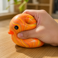 Jouet Squishy Canard Arc-en-ciel, Bec Orange, Motif Ondulé Coloré, Figurine Mignonne, Cadeau pour Enfants et Adultes, Article de Magasin de Nouveautés