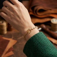 Bracelet minimaliste personnalisé en laiton avec chaîne trombone et perle d'eau douce, options plaqué or, perle de qualité supérieure