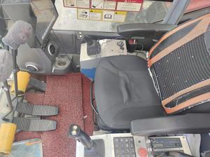 Grúa sobre orugas SANY SCC2000A usada de <span class=keywords><strong>200t</strong></span> con pluma de 58m, motor Cummins, modelo 2021, caja de cambios para inspección de video y reporte, en venta. - Product Image 6