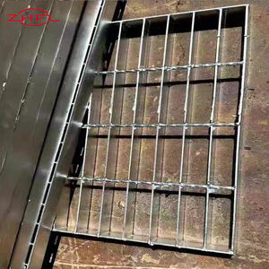 Grille de passage en acier soudé durable en acier au carbone, type marchepied, pour applications industrielles de soudage par pression de métaux, 6 mm, avec système de chargement sécurisé - Product Image 5