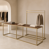 Tables de présentation de vêtements commerciaux avec des arrangements modulaires flexibles pour les aménagements de magasins de détail