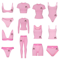 Ensemble de yoga sans couture tendance 2026 rouge bordeaux à pois pour femme : haut court, vêtements de Pilates, leggings et tenue de sport