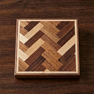 Planche à découper carrée moderne en bois avec motif géométrique, tapis de cuisine et plateau de service faits à la main de haute qualité, diamètre 500 mm - Product Image 1