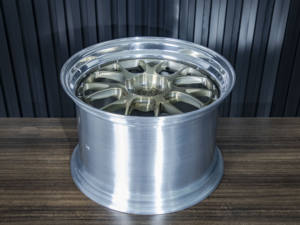 Nouvelle jante multi-rayons en alliage d'aluminium forgé 2 pièces, finition or <span class=keywords><strong>champagne</strong></span> brossé sur le dessus et vis en argent poli sur le dessous - Product Image 5