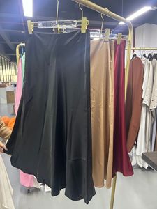 Jupes maxi pour femmes en satin noir uni élégantes décontractées respirantes de printemps à taille haute anti-rides en élasthanne/polyester en forme de A - Product Image 5