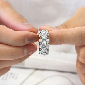 Bague ajourée tressée vintage pour femme, bijou de doigt élégant de style cour. - Product Image 3